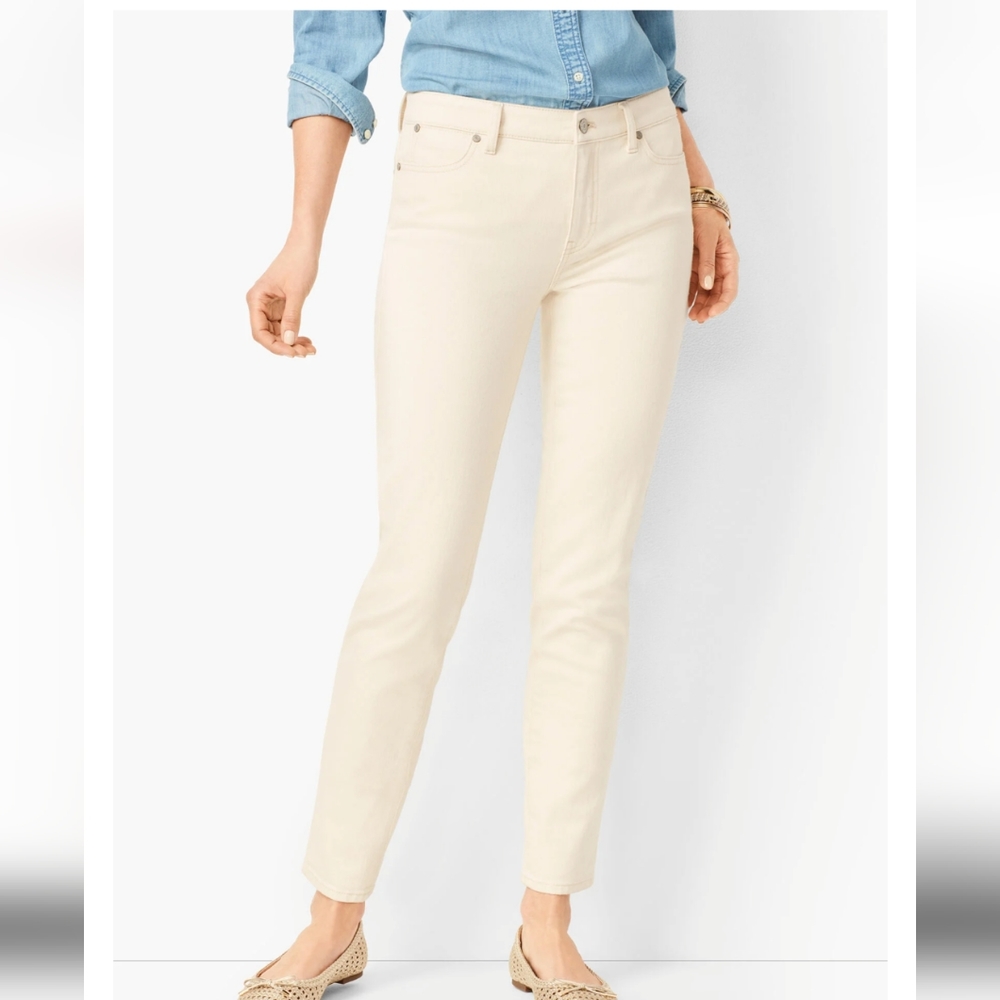 --2 Pieces! Talbot's simply flattering cream straight leg jeans and Blue t shirt